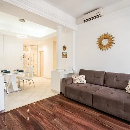 Amora Homes Basilica And Castle View Luxury Suite, Free Parking Reservation Needed Budapest Exterior photo