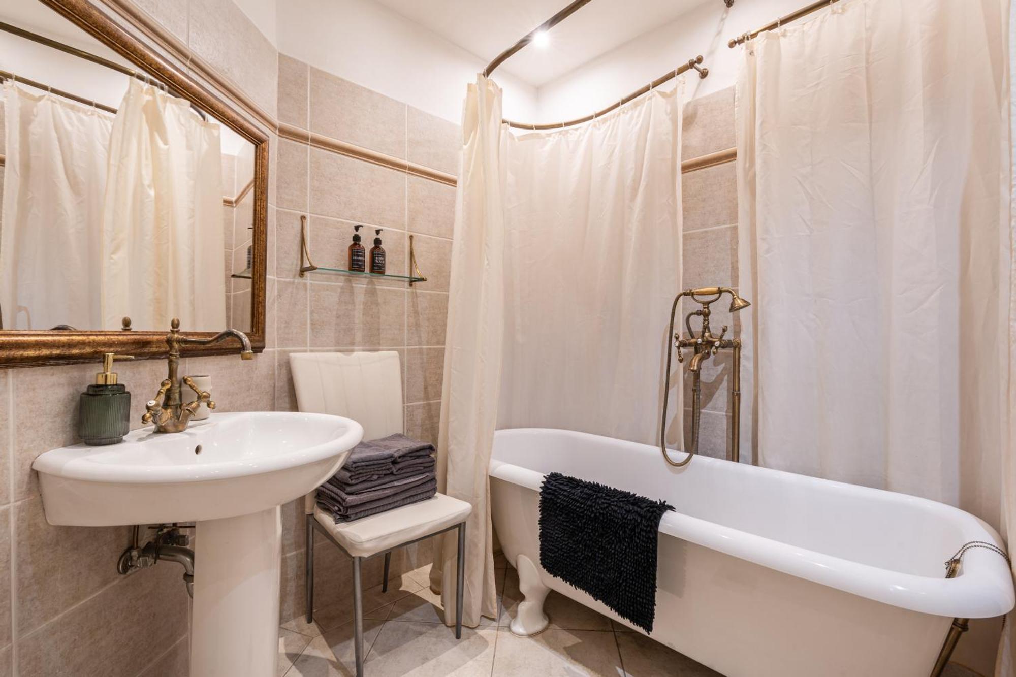 Amora Homes Basilica And Castle View Luxury Suite, Free Parking Reservation Needed Apartmán Budapest