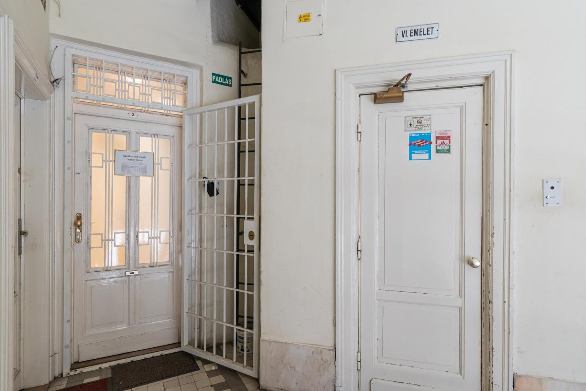 Amora Homes Basilica And Castle View Luxury Suite, Free Parking Reservation Needed Apartmán *