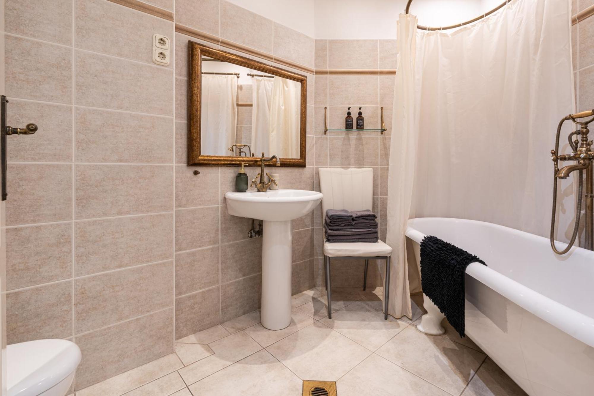 Apartment Amora Homes Basilica And Castle View Luxury Suite, Free Parking Reservation Needed Budapest
